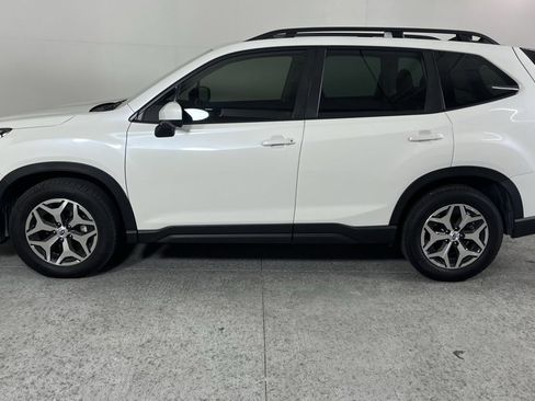 Used 2024 Subaru Forester Premium image 6