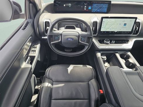 Used 2025 Ford Expedition Max Platinum AWD/4WD image 4