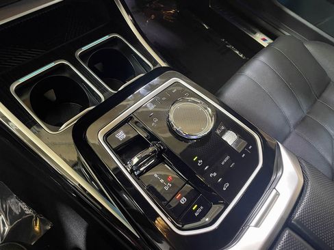 Used 2025 BMW 740i xDrive image 17