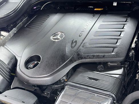 Used 2025 Mercedes-Benz GLS 450 4MATIC w/ AMG Line Exterior image 59