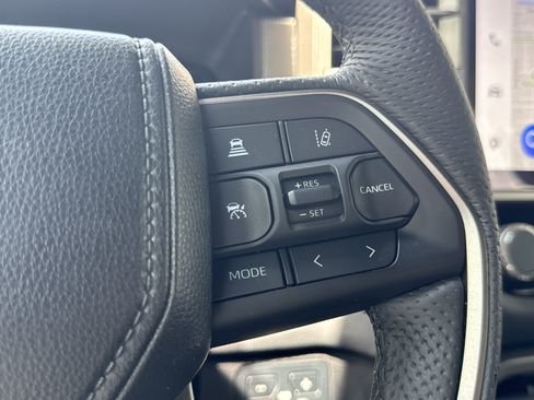Used 2026 Toyota Tundra Limited AWD/4WD image 29