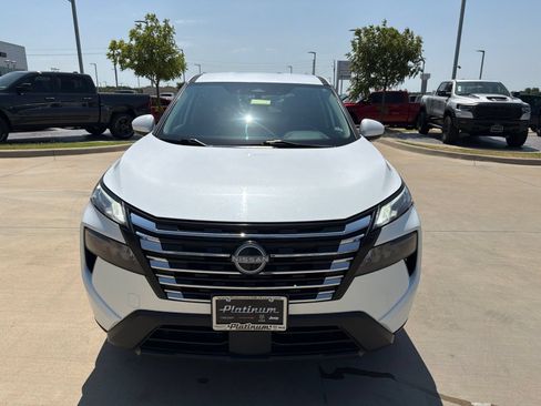 Used 2024 Nissan Rogue SV AWD/4WD image 8