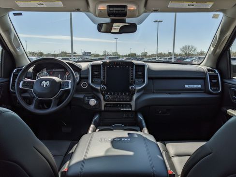 Used 2022 RAM 2500 Laramie AWD/4WD image 3