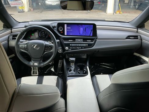 Used 2023 Lexus ES 300h F Sport w/ Accessory Package (Z2) image 18