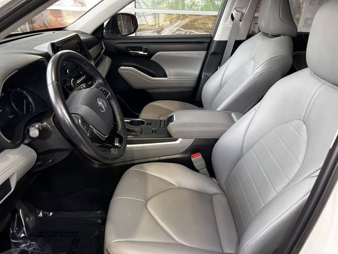 Certified 2021 Toyota Highlander XLE image 17