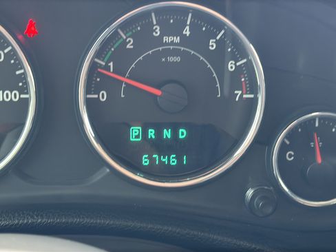 Used 2013 Jeep Wrangler Unlimited Sahara w/ Connectivity Group AWD/4WD image 30