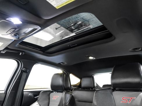 Used 2015 Ford Focus ST w/ Equipment Group 401A image 27