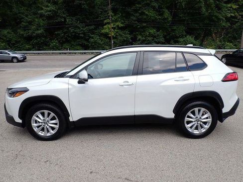 Certified 2023 Toyota Corolla Cross LE w/ Moonroof Package AWD/4WD image 9