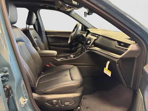 New 2026 Jeep Grand Cherokee Limited w/ Limited Altitude Package AWD/4WD image 16