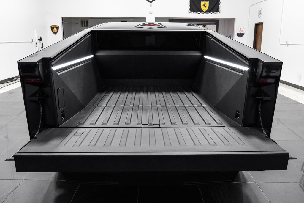 Used 2024 Tesla Cybertruck AWD Crew Cab image 48
