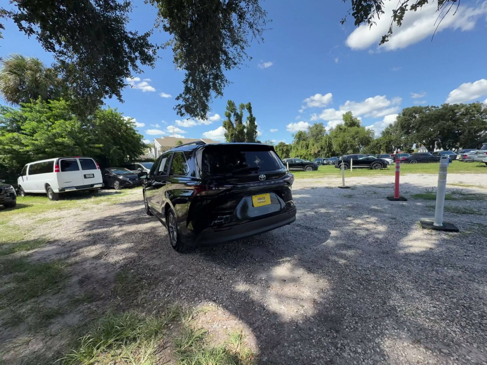 Used 2025 Toyota Sienna XLE FWD image 14