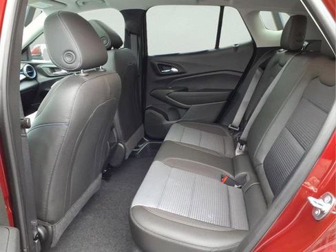 Certified 2024 Chevrolet Trax LT w/ Sunroof Package image 12