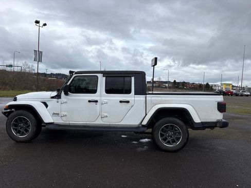 Used 2021 Jeep Gladiator Overland image 12