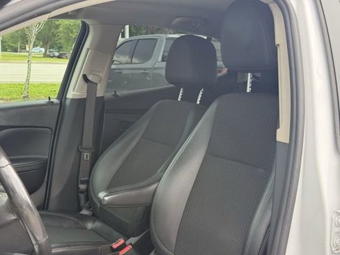 Used 2022 Buick Encore Preferred w/ Safety Package FWD image 16