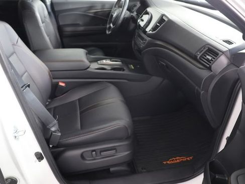 Used 2025 Honda Passport TrailSport image 24