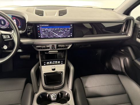 Certified 2024 Porsche Cayenne AWD/4WD image 28