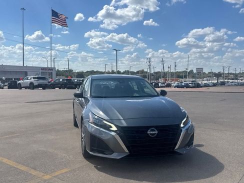 Certified 2025 Nissan Altima 2.5 SV FWD image 4