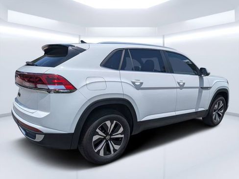 Certified 2025 Volkswagen Atlas Cross Sport SE FWD image 3