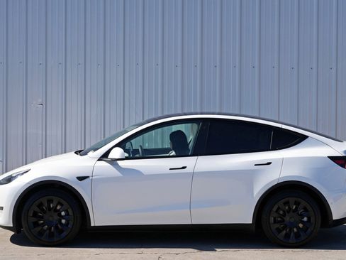 Used 2021 Tesla Model Y Long Range image 50