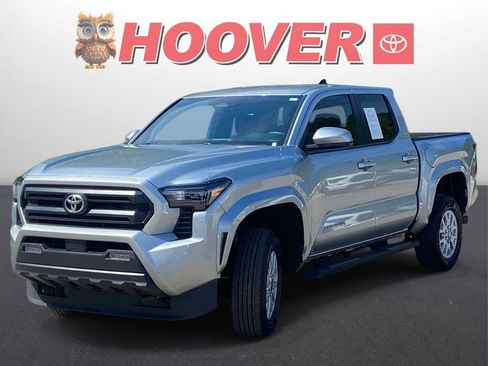 Used 2025 Toyota Tacoma SR5 RWD image 8