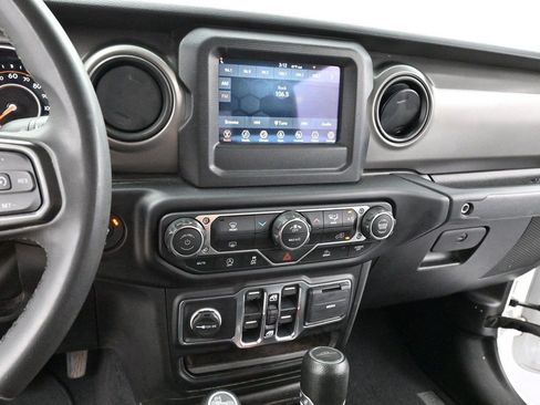 Used 2023 Jeep Gladiator Sport AWD/4WD image 18