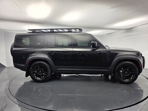 Used 2023 Land Rover Defender 130 SE image 3