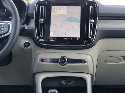 Used 2023 Volvo XC40 B5 Ultimate w/ Protection Package Premier image 27