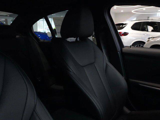 Used 2026 BMW 330i xDrive Sedan w/ M Sport Package AWD/4WD image 15