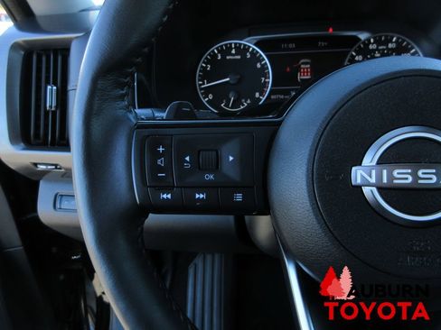 Used 2024 Nissan Pathfinder SL AWD/4WD image 15