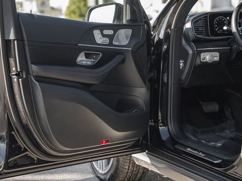 Certified 2025 Mercedes-Benz GLS 450 4MATIC image 41