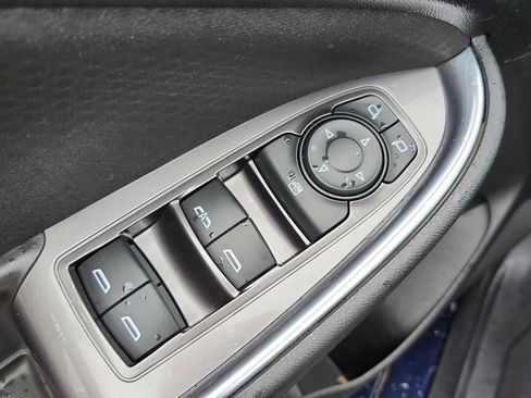 Used 2017 Chevrolet Malibu LT image 28