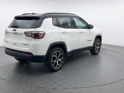 Used 2025 Jeep Compass Latitude AWD/4WD image 9
