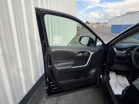 Used 2021 Toyota RAV4 XLE image 14