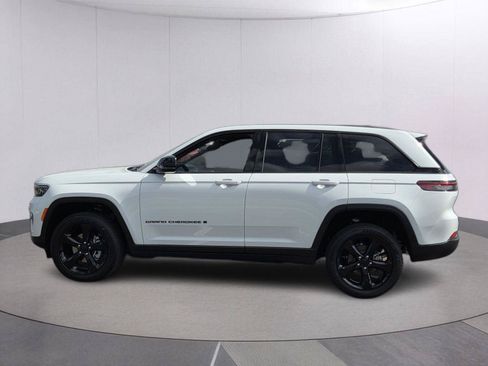 New 2025 Jeep Grand Cherokee Altitude RWD image 8