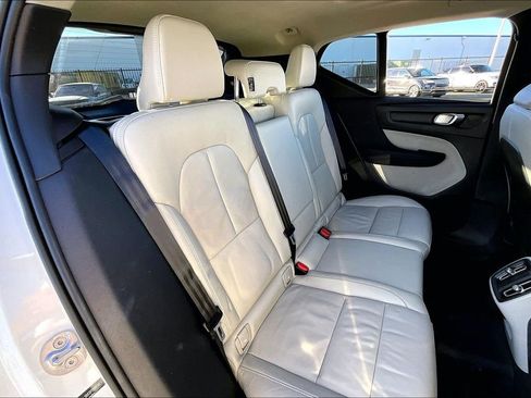 Used 2023 Volvo XC40 B5 Plus w/ Protection Package image 34