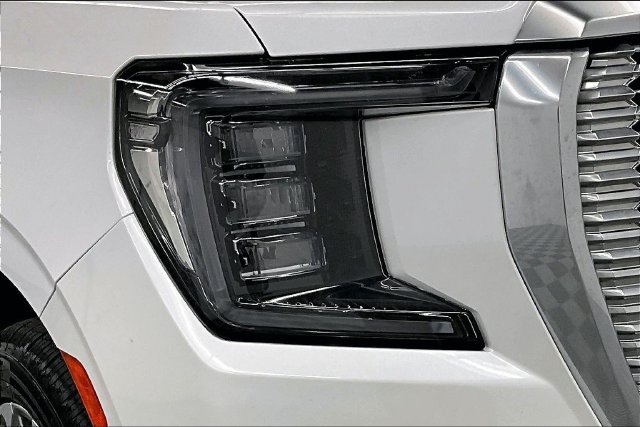 Used 2023 GMC Yukon XL Denali w/ Advanced Technology Package AWD/4WD image 37