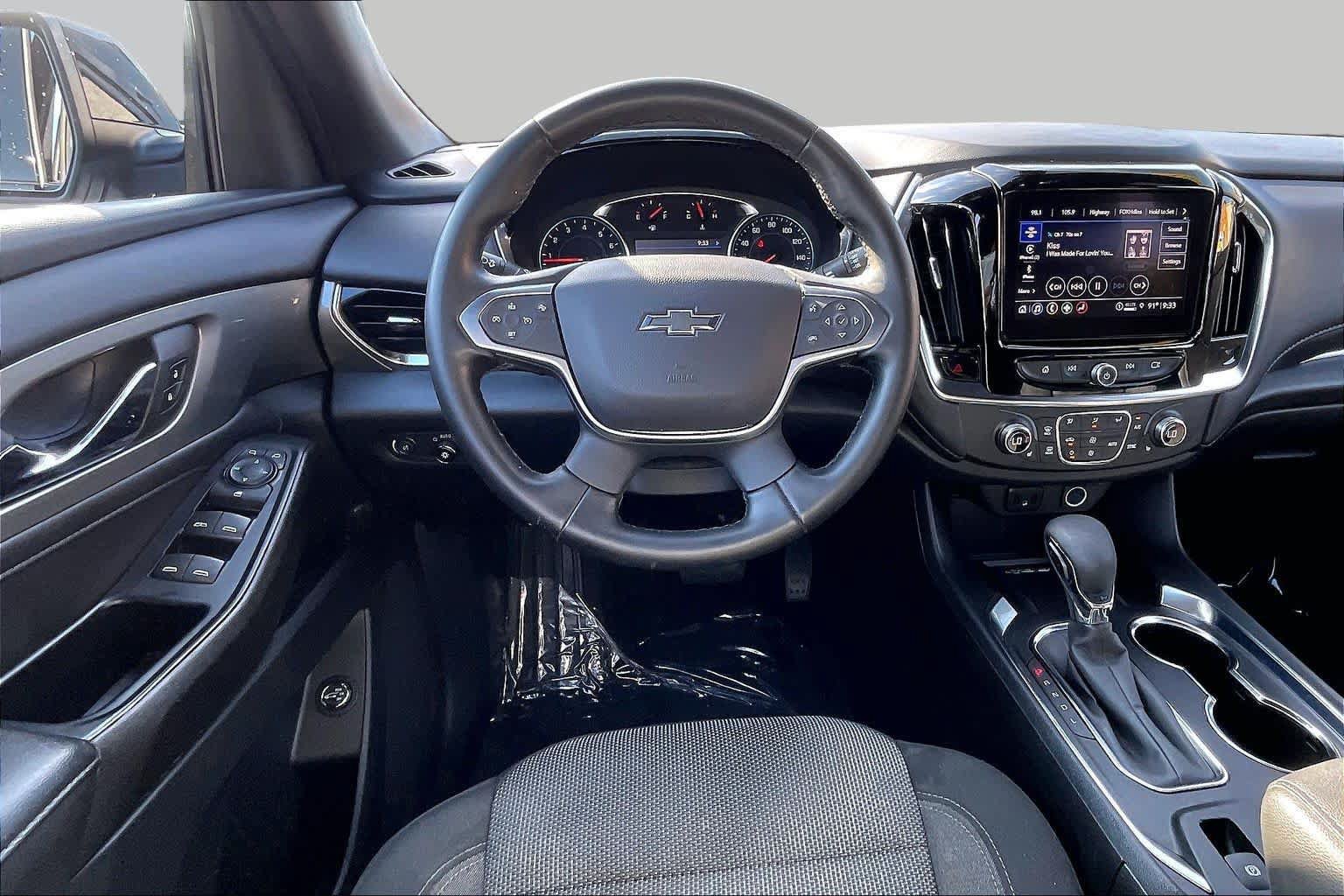 Used 2023 Chevrolet Traverse LT FWD image 6
