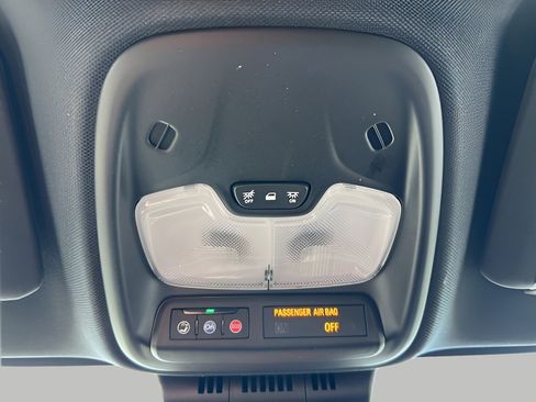 Used 2024 Chevrolet Colorado Z71 w/ Z71 Convenience Package 2 image 17