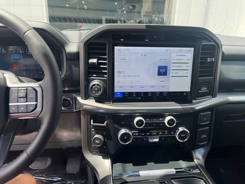 Used 2025 Ford F150 Lariat AWD/4WD image 33