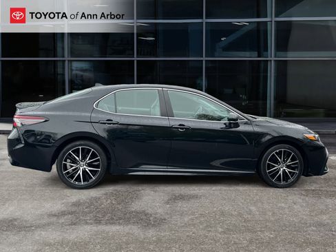 Used 2024 Toyota Camry SE FWD image 10