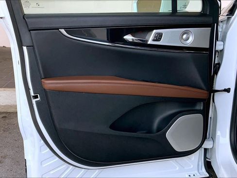 Used 2022 Lincoln Nautilus Reserve w/ Equipment Group 202A image 21