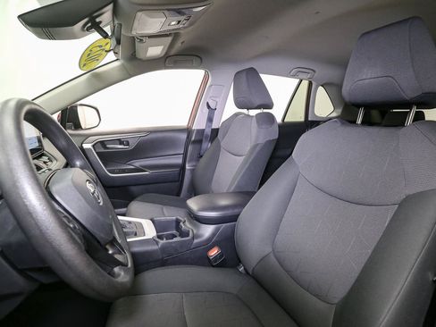 Used 2025 Toyota RAV4 XLE AWD/4WD image 42