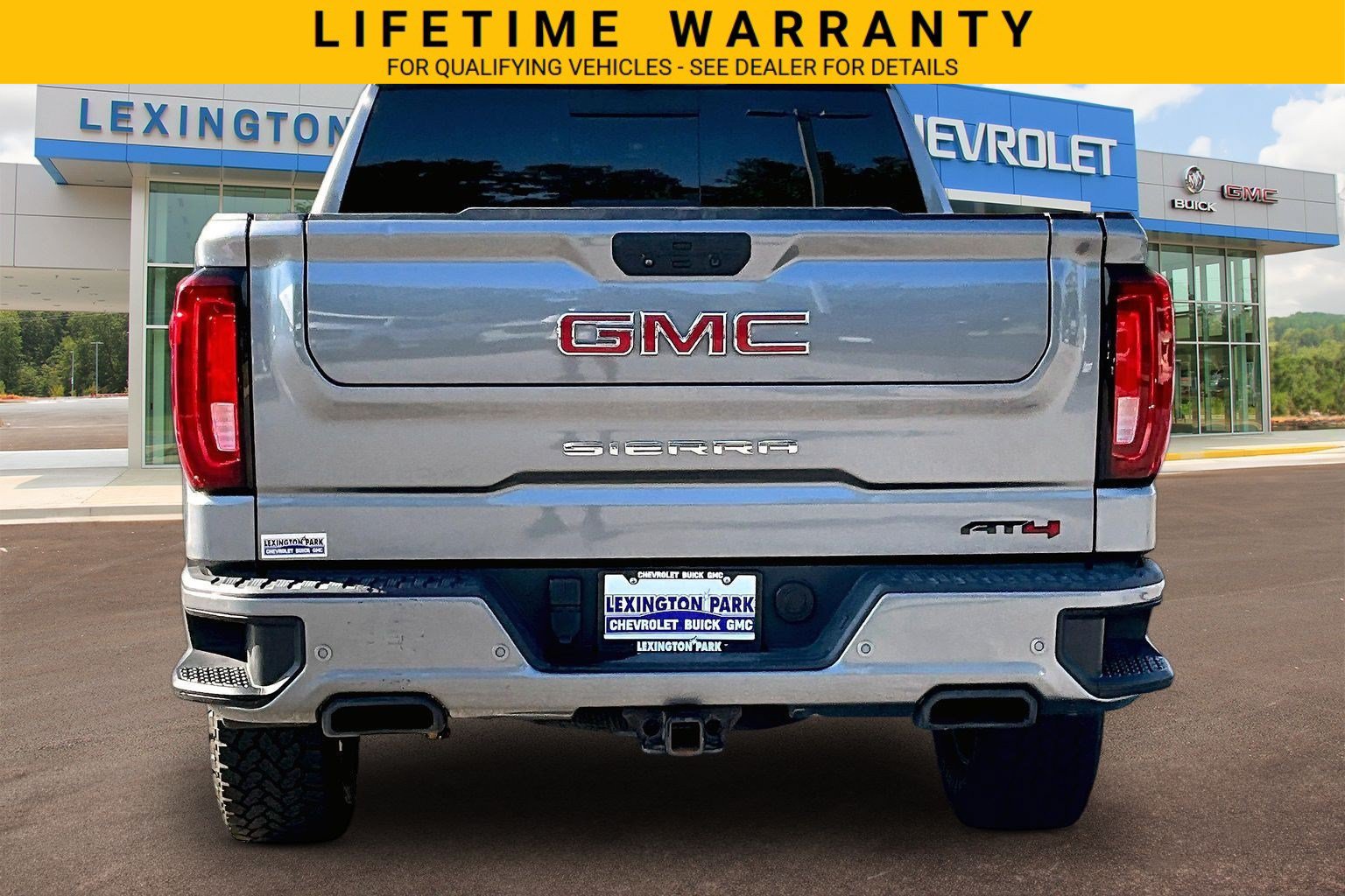 Certified 2022 GMC Sierra 1500 AT4 w/ AT4 Carbonpro Edition AWD/4WD image 4
