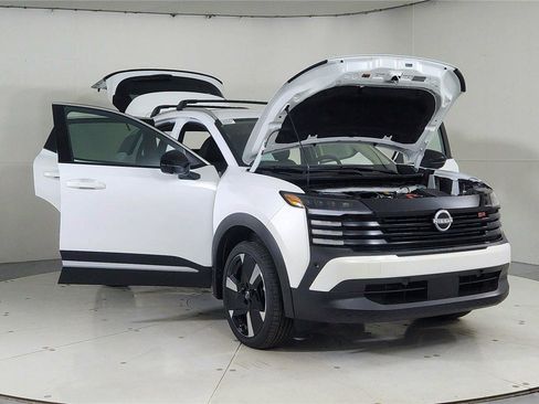 New 2026 Nissan Kicks SR w/ Cold Weather Package image 9