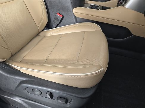 Used 2021 Chevrolet Tahoe Premier w/ Premium Package image 18