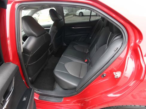 Used 2020 Toyota Camry SE image 42