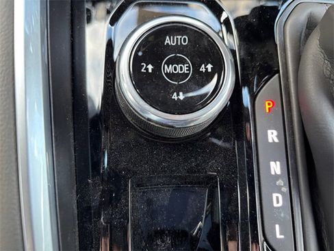 New 2025 Chevrolet Colorado ZR2 w/ Off-Road Front Bumper Package image 24