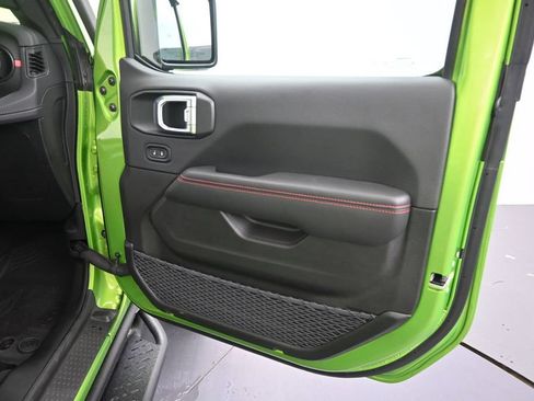 Used 2025 Jeep Gladiator Rubicon w/ Convenience Group AWD/4WD image 23