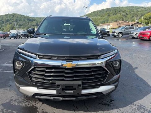 Used 2025 Chevrolet TrailBlazer LT w/ LT Cold Weather Package AWD/4WD image 2