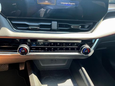 Used 2025 Chevrolet Equinox RS w/ Safety and Technology Package AWD/4WD image 15
